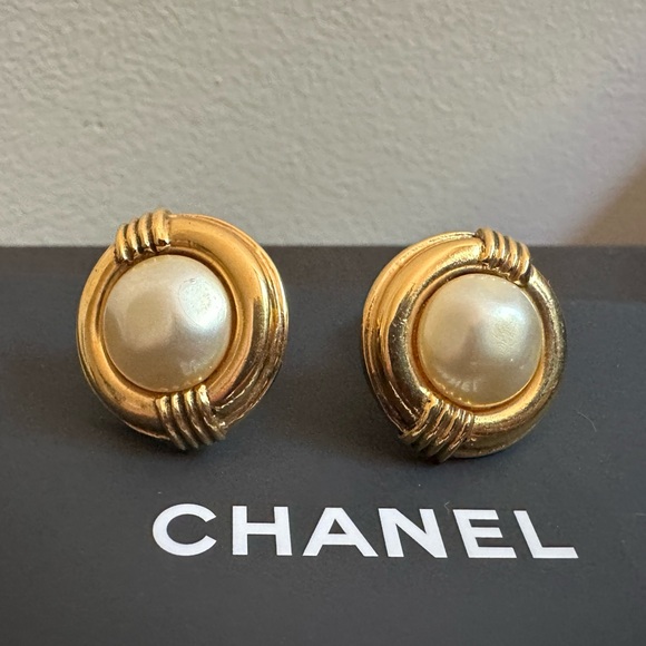 Chanel Vintage Faux Pearl Clip-ons - Picture 1 of 11